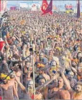  ?? SHEERAZ RIZVI/HINDUSTAN TIMES ?? A group of sadhus of Juna Akhada during the Shahi Snan at Kumbh on Sunday.