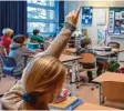  ?? Symbolfoto: Pleul, dpa ?? Bayern ist bei den Schulen strenger als der Bund.