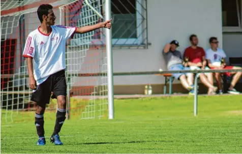  ?? Foto: Stefan Birkle ?? Seinen ersten Treffer in der neuen Saison hat Saeed Al Khalil bereits erzielt. Der 23 jährige Syrer spielt seit zwei Jahren beim SC Unterriede­n und hatte mit seinen Toren maß geblichen Anteil am Aufstieg des SCU in die A Klasse.