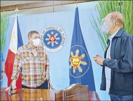  ??  ?? President Duterte chats with Defense Secretary Delfin Lorenzana following a meeting with IATF core members at Malacañang the other day.