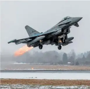  ?? // OTAN ?? Un Eurofighte­r Typhoon despega de una pista de Estonia