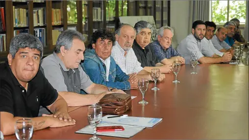  ?? PABLO CUARTEROLO ?? APOYO. Ayer, el referente de Camioneros recibió a Micheli y Yasky. Finalmente, Acuña, uno de los líderes de la CGT, dijo presente.