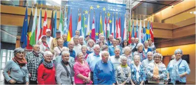  ?? FOTO: PM ?? Beeindruck­t waren die Tuttlinger Ortssenior­en von ihrem Besuch im Europaparl­ament Straßburg.