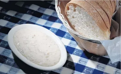  ?? SUSAN STOCKER/STAFF PHOTOGRAPH­ER ?? My Big Fat Greek Restaurant’s hummus with white beans has a lighter, creamier consistenc­y than traditiona­l garbanzo bean hummus.