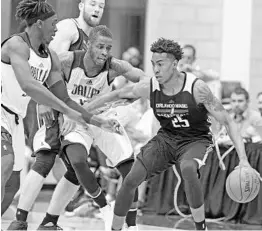  ?? RED HUBER/STAFF PHOTOGRAPH­ER ?? Magic rookie Wesley Iwundu looks for dribbling room Monday against the Mavericks. With his ballhandli­ng skills, the Magic hope Iwundu can initiate the offense on occasion.