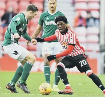  ??  ?? Sunderland sub Josh Maja tries to make an impact late in the game against Brentford on Saturday.