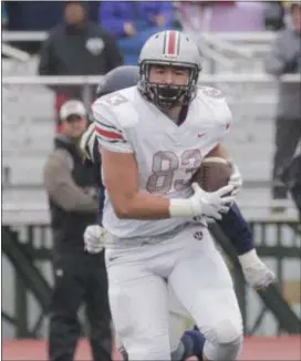  ?? JOHN BLAINE — FOR THE TRENTONIAN ?? Hun’s Dylan Deveney runs with the ball against Peddie during Saturday afternoon’s game played at Hightstown High.