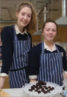  ??  ?? Katherine France and Kelly Byrne with their Taste of DCW homemade treats.