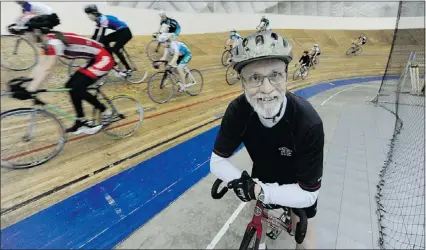  ?? MARK VAN MANEN — PNG ?? Walnut Grove teacher Russ Simpson leads the cycling club in training.