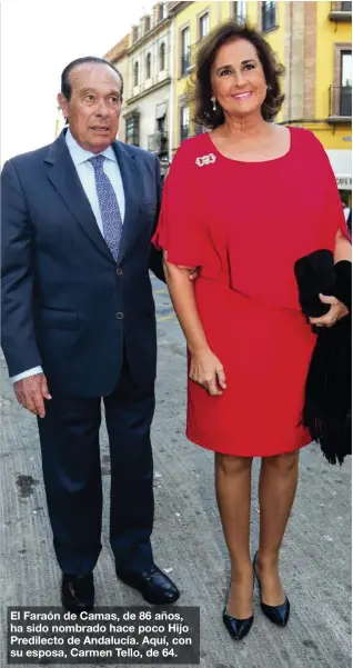  ??  ?? El Faraón de Camas, de 86 años, ha sido nombrado hace poco Hijo Predilecto de Andalucía. Aquí, con su esposa, Carmen Tello, de 64.