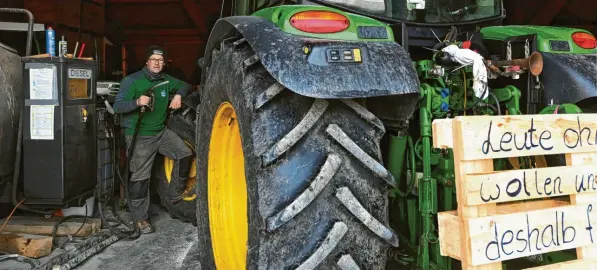  ?? Foto: Marcus Merk ?? Für Sebastian Rotter ist die Entscheidu­ng der Politik bezüglich des Agrar-Diesels die Spitze des Eisbergs.