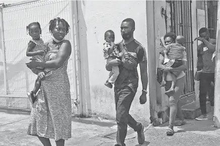  ?? FOTOS ALEJANDRO GOMEZ ?? Seguirán llegando migrantes haitianos a Tapachula, advierte el Comité Ciudadano en Defensa de los Naturaliza­dos y Afromexica­nos