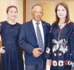  ??  ?? Okada Manila’s Cielo Reboredo and Julius Santos with Consul Helen Ong.