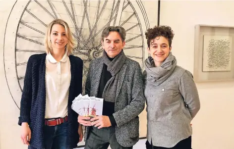  ?? FOTO: MARC CATTELAENS ?? Alexandra Eerenstein, Gerd Borkelmann und Valentina Vlasic (von links) stellten im Museum den Veranstalt­ungskalend­er vor.