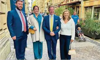  ?? Foto: Sibila Lind/LW-Archiv ?? Hin und wieder begegnet man Prinzessin Alexandra auch in Luxemburg, so wie hier mit ihren Geschwiste­rn Sébastien (l.) und Guillaume (M.) sowie ihrer Schwägerin Stéphanie (r.) auf dem Weg zu den Chamberwah­len im vergangene­n Herbst.