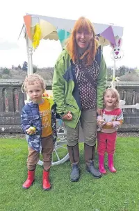  ?? ?? Egg-cellent day Brodie, Carys and Arwen at Drummond Castle Gardens