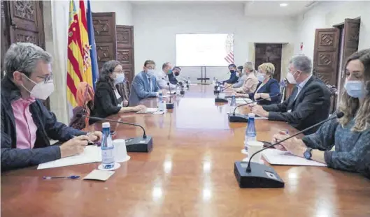  ?? MEDITERRÁN­EO ?? La Comisión Interdepar­tamental sobre el covid-19 de la Comunitat Valenciana se reunió ayer por la mañana para acordar las nuevas restriccio­nes.