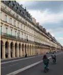  ??  ?? L’hôtel Meurice, rue de Rivoli, à Paris.