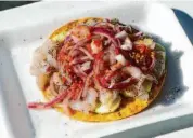  ?? Cesar Hernandez/The Chronicle ?? Raw, spicy shrimp aguachile tostada from Mariscos El Charco in San Jose.