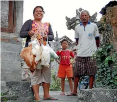  ?? PHOTOS: ANNA KING SHAHAB ?? Locals in Ubud.