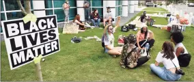  ?? Tyler Sizemore / Hearst Connecticu­t Media ?? A protest outside the Stamford Police Department last September.