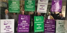 ??  ?? Members of the ICSA sheep committee protest against the introducti­on of mandatory EID tagging for all sheep in May 2018.