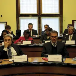  ??  ?? In aula La delegazion­e dell’Oms ieri nella sala consiliare di Palazzo Ferro Fini, durante l’incontro bilaterale c