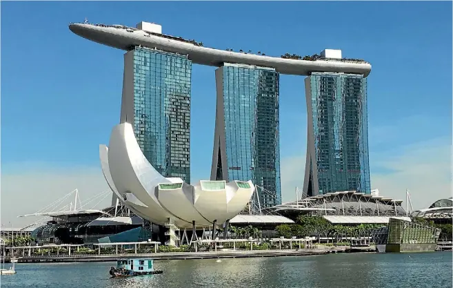  ?? LORNA THORNBER ?? You can get panoramic views of the city from the SkyPark atop Marina Bay Sands.