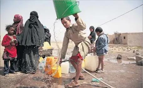  ?? Hani Mohammed Associated Press ?? AUTHORITIE­S in war-torn Yemen have decided to focus less on cholera vaccines and instead on helping people access clean water.