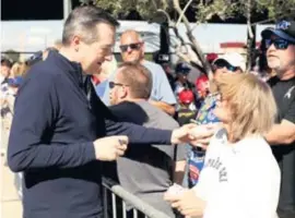  ?? JOHN ANTONOFF/SUN-TIMES ?? Cubs chairman Tom Ricketts signs autographs for fans Monday.