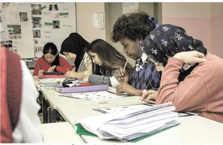  ??  ?? Für viele minderjähr­ige Flüchtling­e wurden „Übergangss­tufen“geschaffen, um ihnen den Einstieg in den Schulbetri­eb zu erleichter­n