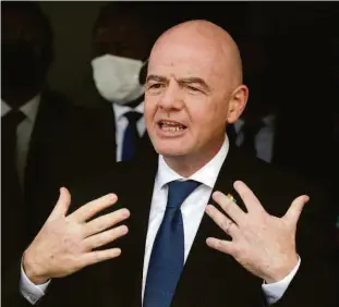  ?? Luc Gnago - 4.mai.21/reuters ?? O presidente da Fifa, Gianni Infantino, está negociando com outras plataforma­s digitais para a transmissã­o da Copa do Mundo do Qatar-2022