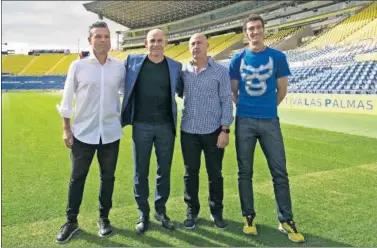  ??  ?? EQUIPO. Jorge Ramírez (porteros), Paco (entrenador), Luna Eslava (2º) y Julio Muñoz (prep. físico).