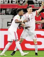  ?? BILD: SN/GEPA ?? David Alaba und Robert Lewandowsk­i (r.) stehen im Finale.