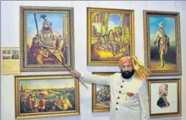  ?? SAMEER SEHGAL/HT ?? ■ Anantbir Singh Attari, curator of the exhibition, points at a painting at Gobindgarh Fort in Amritsar on Thursday. The exhibition will be thrown open to public from October 11 to 13.