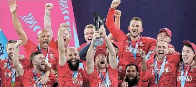  ?? / SCOTT HARBOUR/ REUTERS ?? England's Jos Buttler holds aloft the trophy as they celebrate winning the T20 World Cup against Pakistan yesterday.