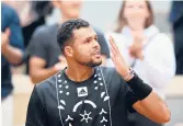  ?? CHRISTOPHE ARCHAMBAUL­T/AFP-GETTY ?? France’s Jo-Wilfried Tsonga acknowledg­es the crowd Tuesday at Roland Garros after the final match of his career.