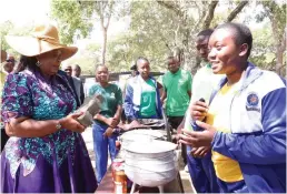  ?? ?? Environmen­tal patron First Lady Dr Auxillia Mnangagwa looks at a paving block made by Rufaro High School learners from recycled materials, at the national Clean Schools Competitio­n awards ceremony in Masvingo