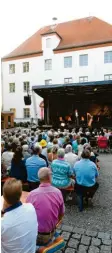  ??  ?? Kultursomm­er (links) und Neues Theater waren ebenso Themen im Rat wie das Parkdeck.