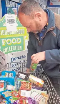  ??  ?? John Whyte, left, and Alex Whyte with their trolleys full of donations for Dundee Foodbank.