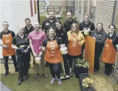  ??  ?? SPRUCE UP: The B&Q team brightened up a garden for Candleligh­ters.