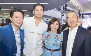  ??  ?? (From left) SM Supermalls COO Steven Tan, Doctors Hayden Kho and Vicki Belo with SM’s Hans Sy.