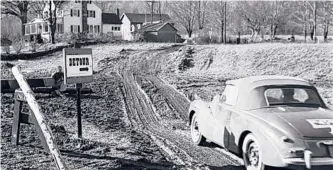  ?? GARY HAMILTON ?? A Sunbeam Alpine participat­es in the Great American Mountain Rallye Automobile Endurance Run.