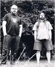  ?? FOTO: DUO ?? Beim Haupthaar durchaus verschiede­n: die zwei von Beehoover.