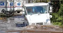  ?? ALLEN EYESTONE / THE PALM BEACH POST ?? A U.S. Postal Service truck plows through floodwater­s outside the post office on Southern Boulevard in Loxahatche­e on Tuesday. Mail is being delivered only in safe areas.