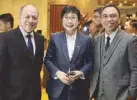  ??  ?? Ambassador Kok Li Peng (center) with Pilipinas Shell Petroleum Corp.’s Ramon del Rosario and Cesar Abaricia.