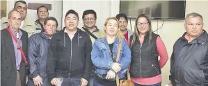  ??  ?? Miembros de los sindicatos de agentes penitencia­rios tras participar de la reunión con autoridade­s del Ejecutivo.