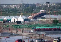  ?? AP file ?? Workers dismantle stadia temporaril­y erected for world culture festival on the banks of the river Yamuna in New Delhi. —