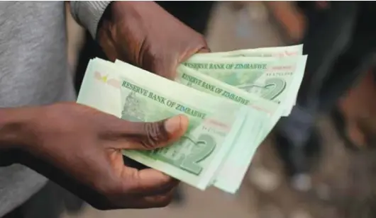  ??  ?? The Reserve Bank of Zimbabwe on Monday this week introduced the controvers­ial bond notes on the market.