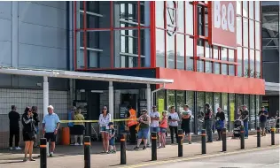 ??  ?? DIY BOOM: B&Q had huge queues forming outside its stores as soon as they reopened